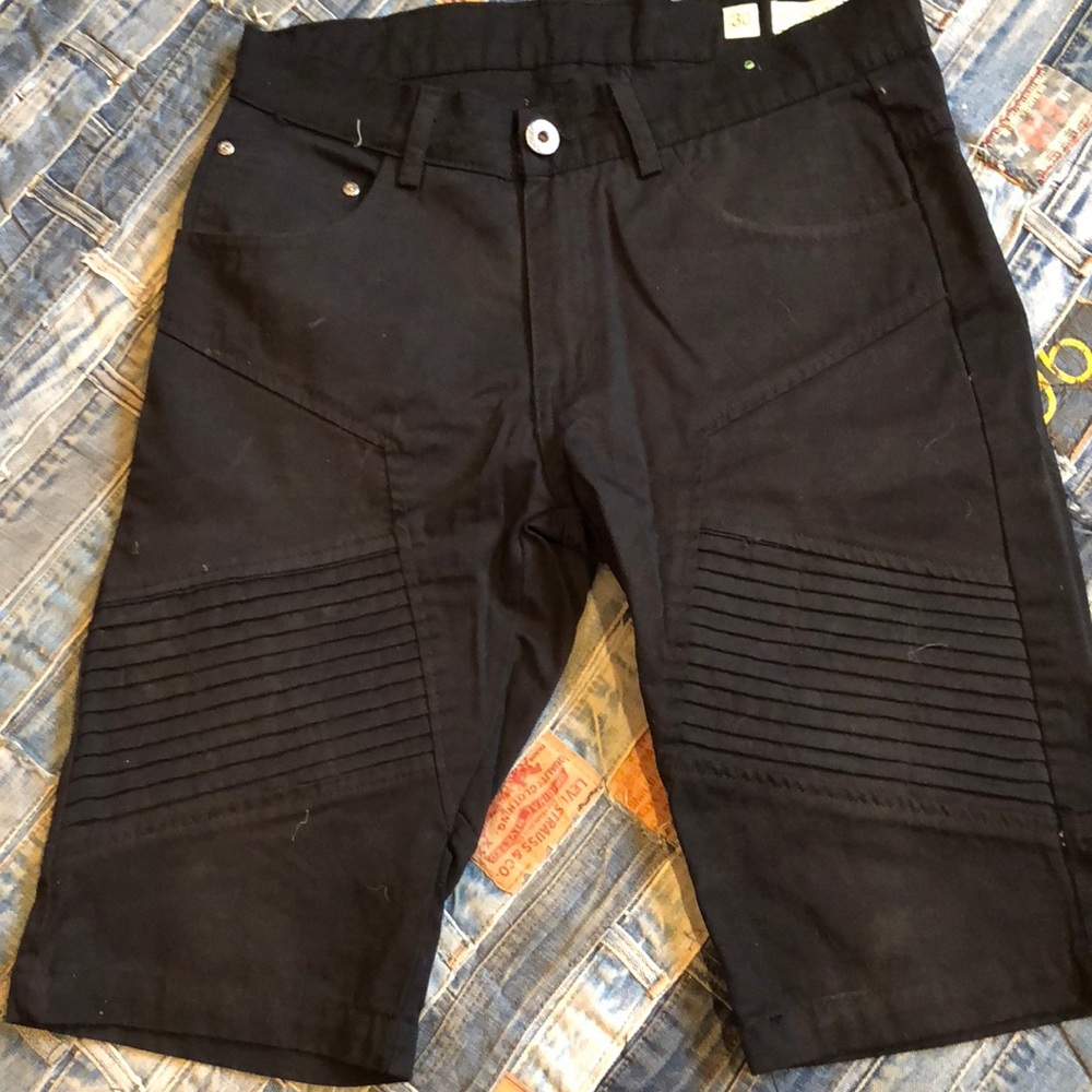 Retro district black shorts